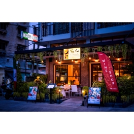 Italian Restaurant & Wine Shop - Il Cortile - Via Vai - ON-NUT, BANGKOK, THAILAND 